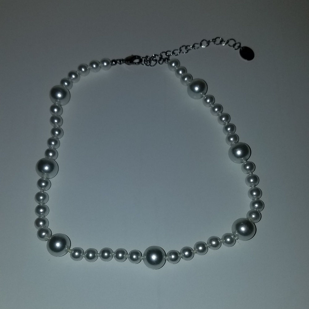 Cute pearl necklace